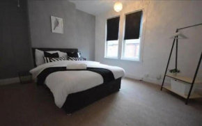 CONTRACTORDIGS with FREE parking - excellent road links
